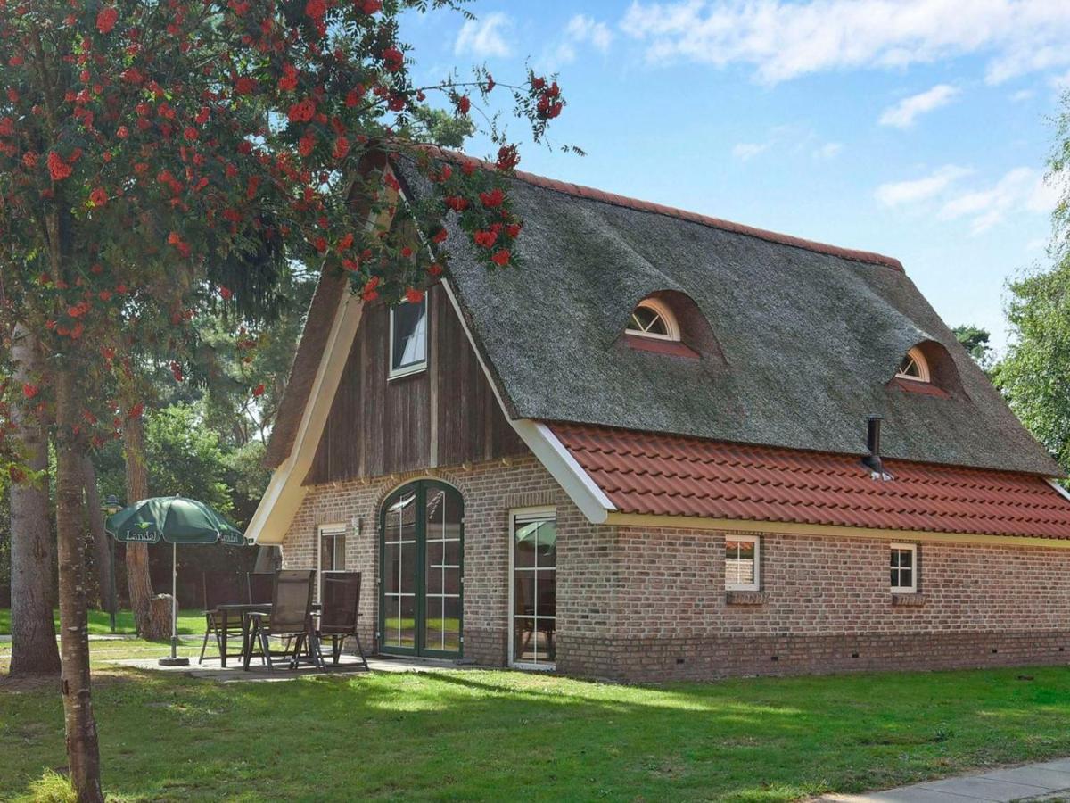 Landal Landgoed De Hellendoornse Berg Hotel Haarle Exterior photo